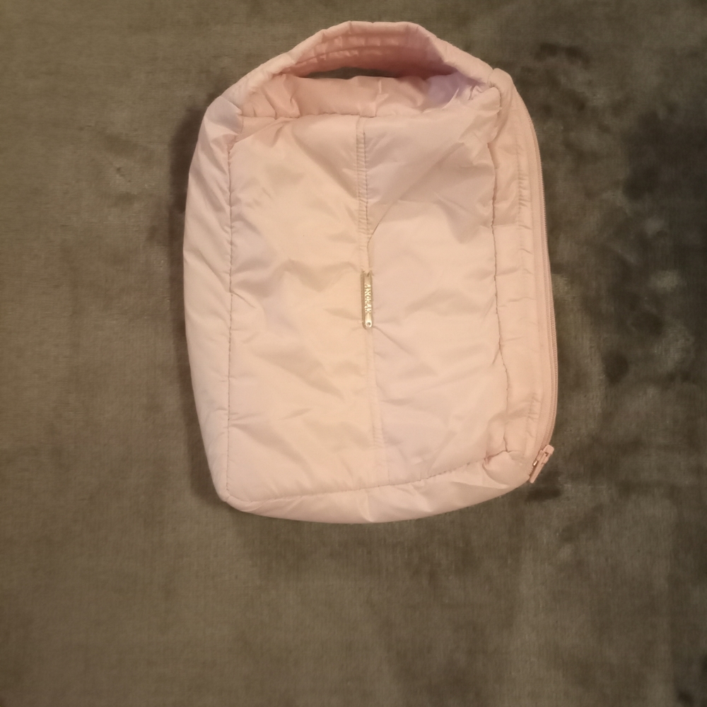 Anorak makeup bag